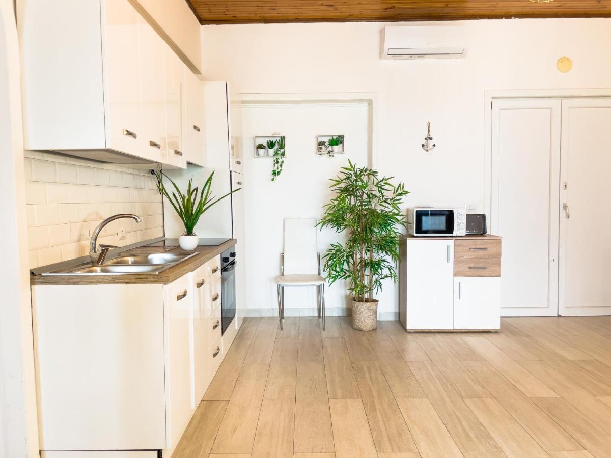Athena Sea Front Apartment, Parking & Pool 라고 파트리아 외부 사진