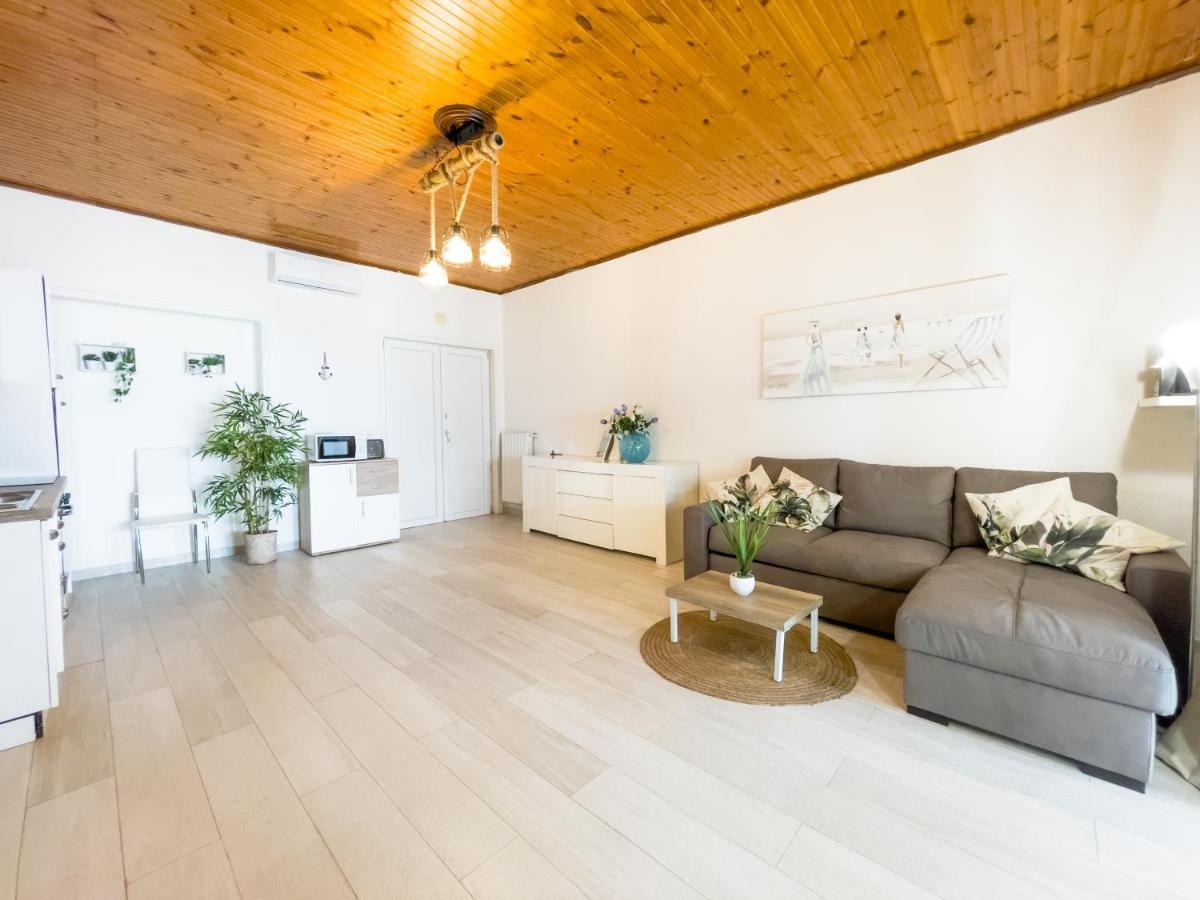 Athena Sea Front Apartment, Parking & Pool 라고 파트리아 외부 사진